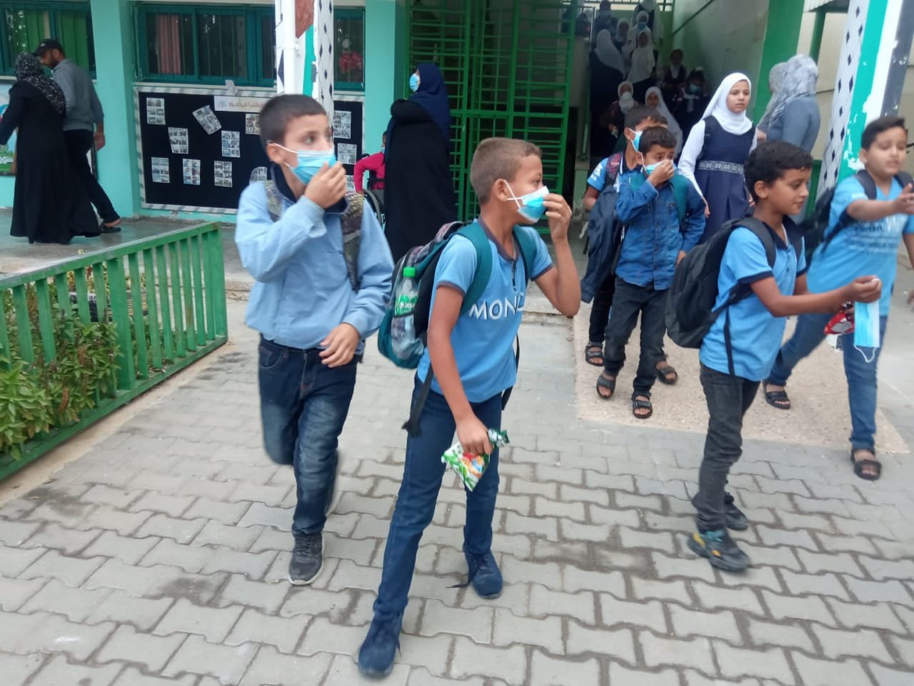 الاحتلال يستهدف مدرسة قيساريا وسط قطاع غزة وإصابة عدد من الطلبة